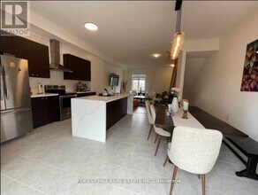 10 John Greene Ln in Richmond Hill, ON - Building Photo - Building Photo