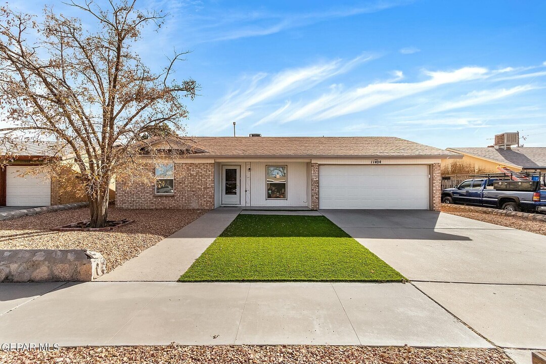 11404 Bunky Henry Ln in El Paso, TX - Building Photo