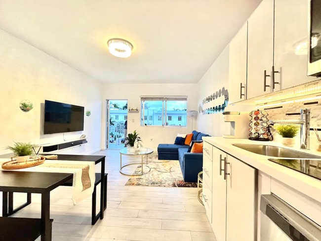 1601 Meridian Ave, Unit 206 in Miami Beach, FL - Foto de edificio - Building Photo