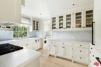 9563 Charleville Blvd in Beverly Hills, CA - Building Photo - Building Photo