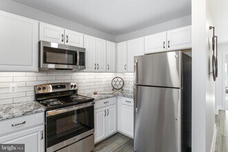 19520 Village Walk Dr in Montgomery Village, MD - Building Photo - Building Photo