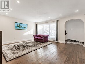 19 Coach Liteway in Toronto, ON - Building Photo - Building Photo