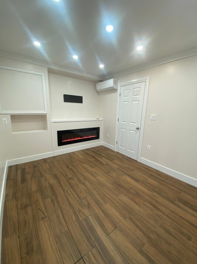 16456 98th St, Unit 1 in Howard Beach, NY - Building Photo - Building Photo