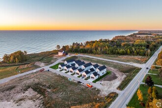 464 Kinsale Ln in Port Washington, WI - Building Photo - Building Photo