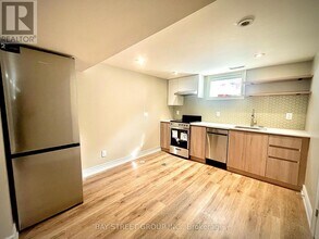 3 Ravenwood Pl in Toronto, ON - Building Photo - Building Photo