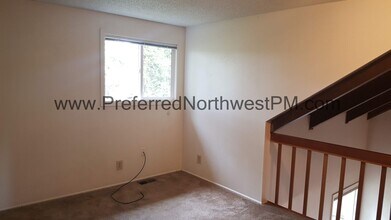2233 Monterey Ln in Eugene, OR - Building Photo - Building Photo