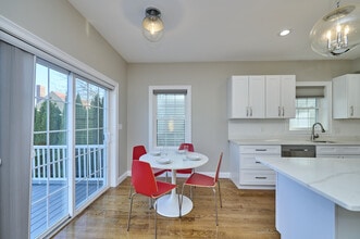 25 Bellevue Ave in Revere, MA - Foto de edificio - Building Photo