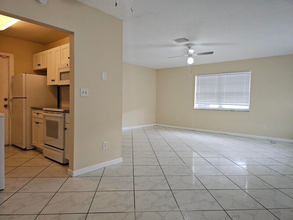 4678 Myla Ln in West Palm Beach, FL - Building Photo