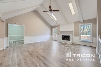1366 Oleander Dr SW in Lilburn, GA - Building Photo - Building Photo