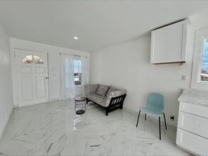 321 Hill St in Hollister, CA - Building Photo - Building Photo