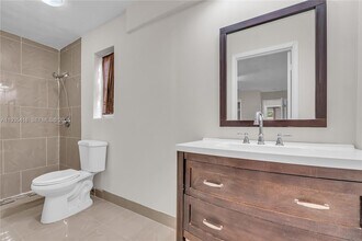 8400 NW 25th St in Sunrise, FL - Building Photo - Building Photo