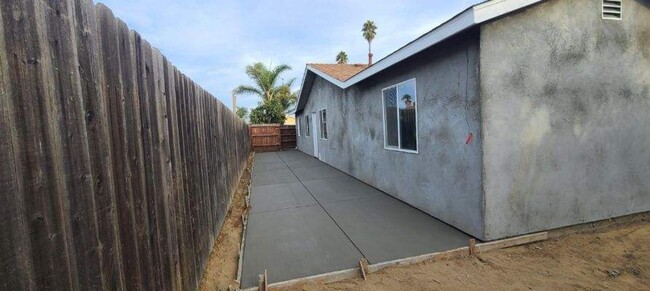 1409 N Thornburg St in Santa Maria, CA - Building Photo - Building Photo