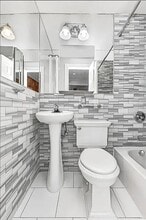 350 W 21st St in New York, NY - Building Photo - Building Photo