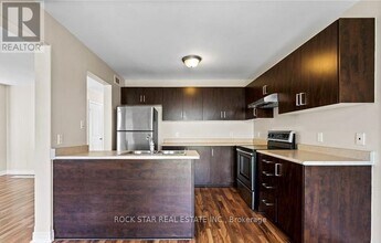 8 Chicory Cresent in St Catharines, ON - Building Photo - Building Photo