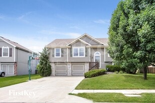 10216 N Lewis Ave in Kansas City, MO - Building Photo