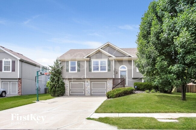 property at 10216 N Lewis Ave