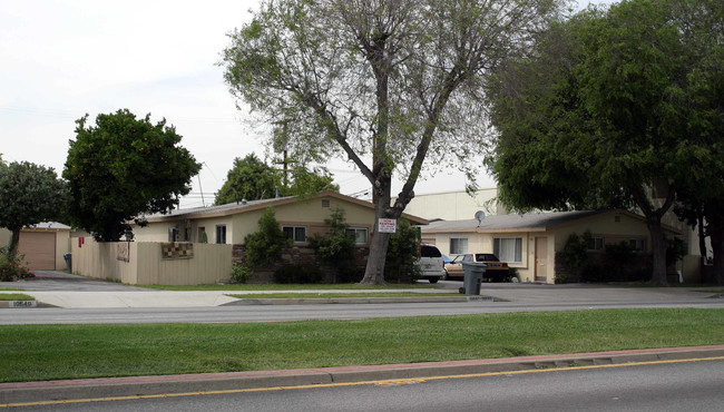 10641-10649 Lakewood Blvd in Downey, CA - Foto de edificio - Building Photo