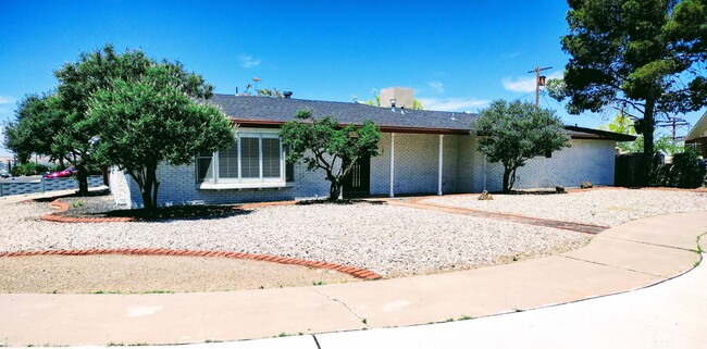 139 Clairemont Rd in El Paso, TX - Building Photo - Building Photo