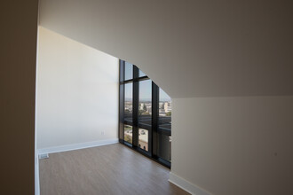 The Penthouses at Vendome Place in San Jose, CA - Building Photo - Building Photo