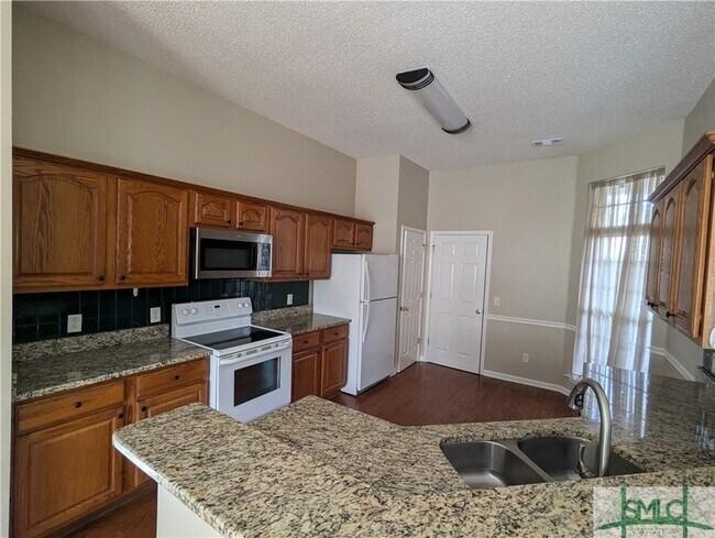 550 Laurenburg Dr in Richmond Hill, GA - Building Photo - Building Photo