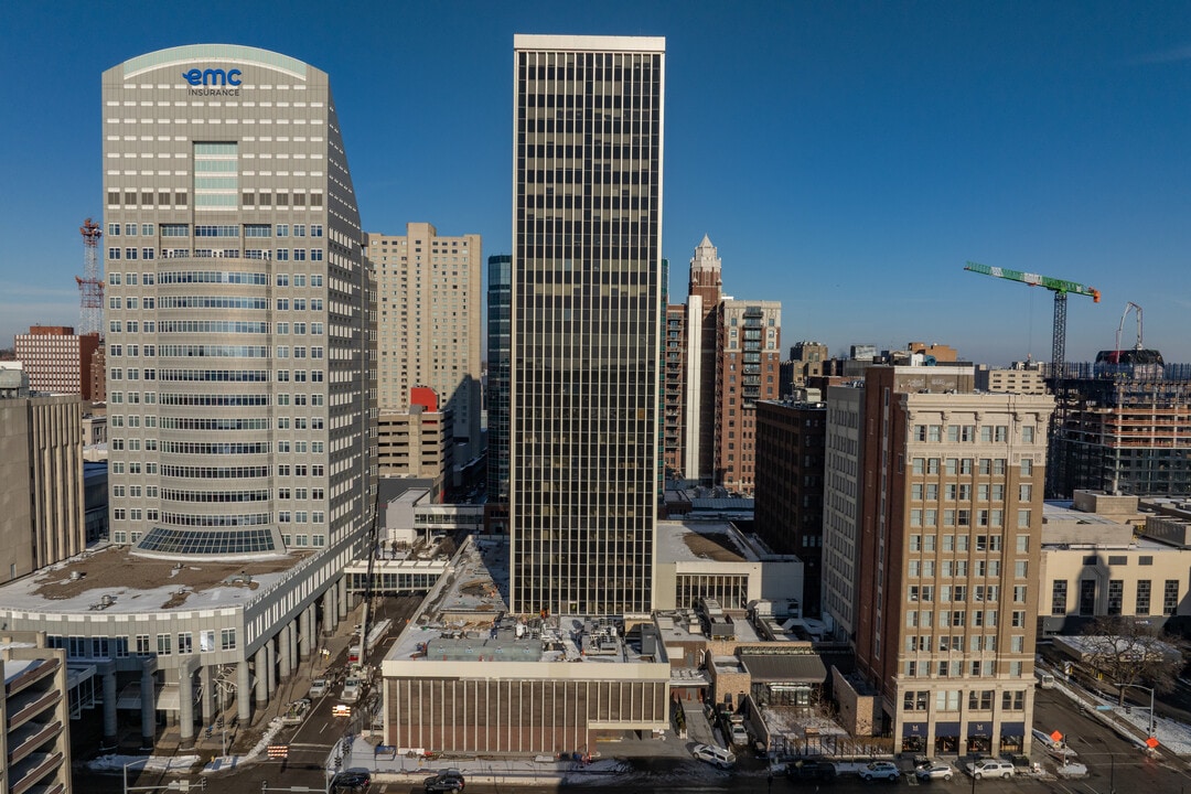 Mezzo on Walnut in Des Moines, IA - Foto de edificio
