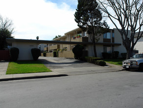 1212 W Mckinley Ave in Sunnyvale, CA - Building Photo - Building Photo