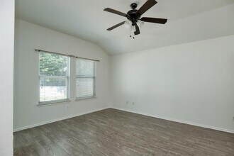 7104 Wandering Oak Rd in Austin, TX - Building Photo - Building Photo