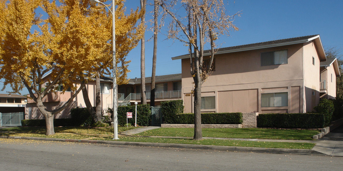 526 1st Ave in Covina, CA - Building Photo