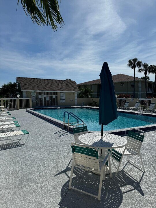 1550 SE Royal Green Cir in Port St. Lucie, FL - Building Photo