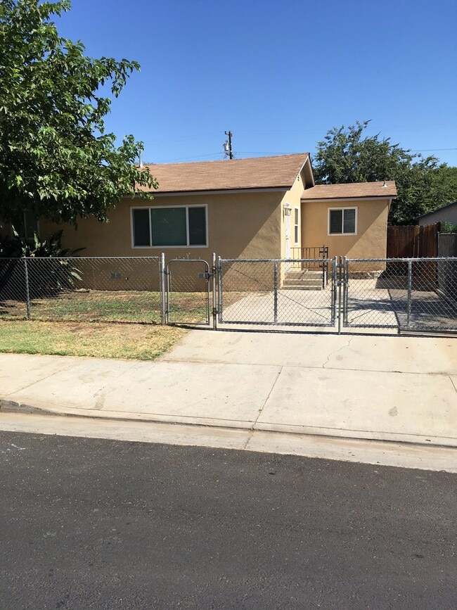 property at 718 Woodrow Ave
