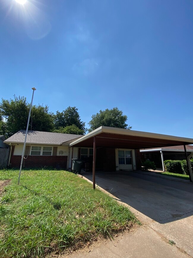 property at 2105 Linda Ln
