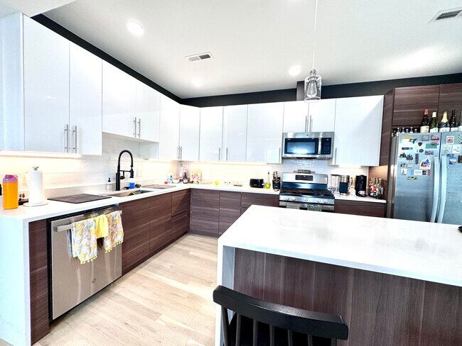 19 University Rd, Unit 3 in Brookline, MA - Foto de edificio - Building Photo