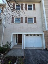 8315 Countryside Ln in Fogelsville, PA - Building Photo