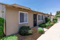 Columbard in Bakersfield, CA - Foto de edificio - Building Photo