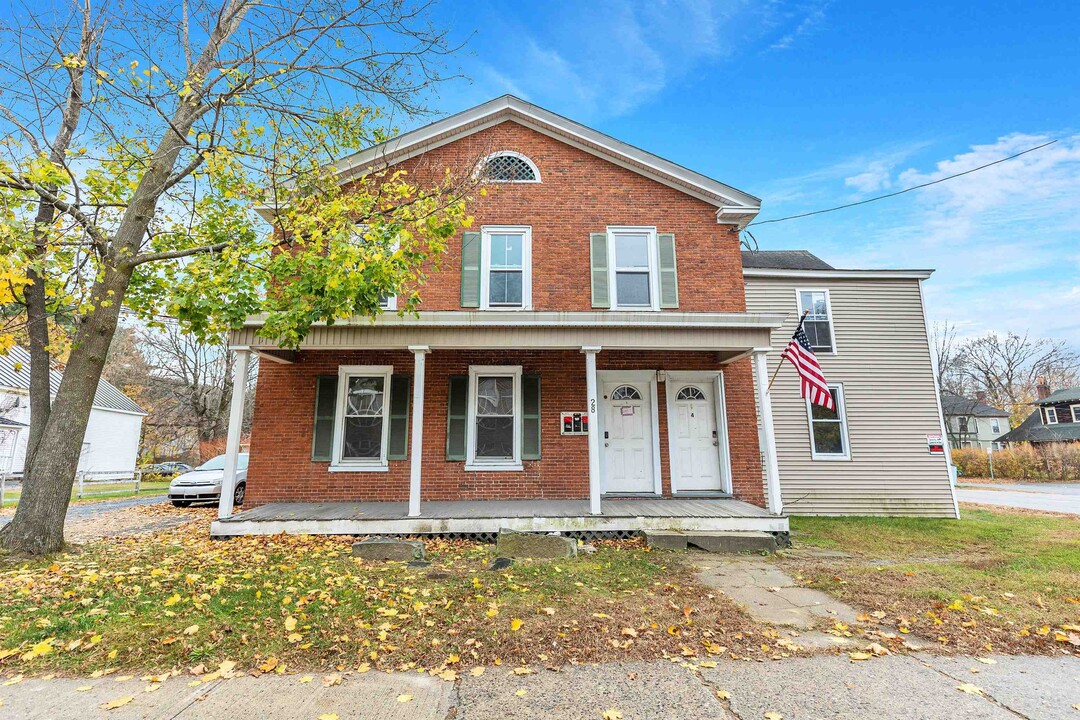 28 Summer St in Claremont, NH - Building Photo