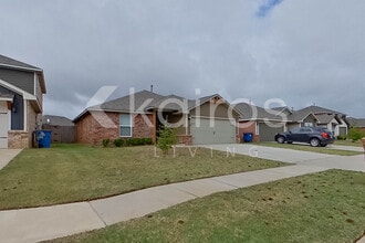 301 St James Pl in Newcastle, OK - Foto de edificio - Building Photo