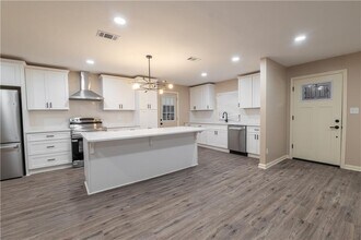 2431 Crestview Ave in Decatur, GA - Building Photo - Building Photo