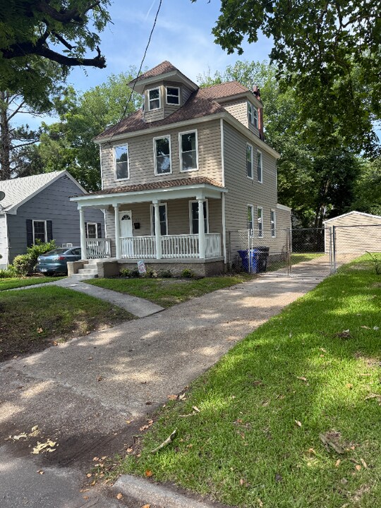 1324 Charleston Ave in Portsmouth, VA - Foto de edificio