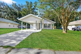 2126 Center Way in Middleburg, FL - Building Photo - Building Photo