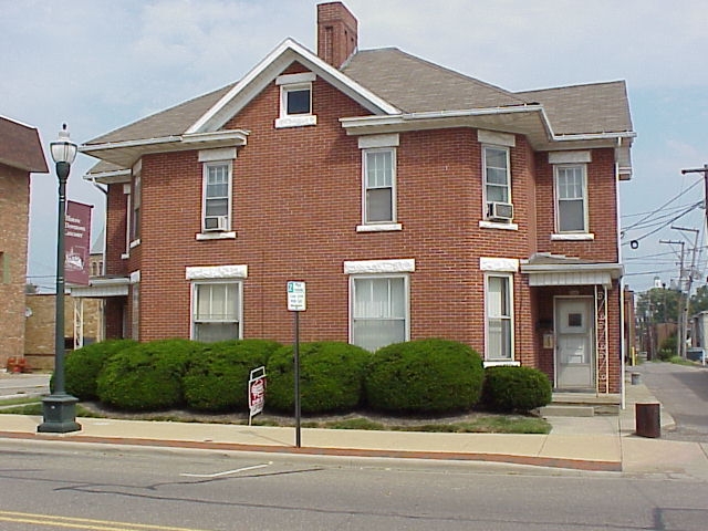 214-216 S Columbus St in Lancaster, OH - Building Photo