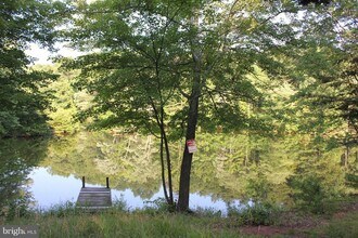 13501 Clear Lake Ct in Herndon, VA - Building Photo - Building Photo