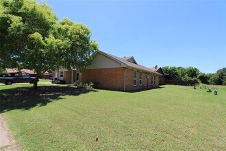 211 Skylark Ct in Norman, OK - Building Photo - Building Photo