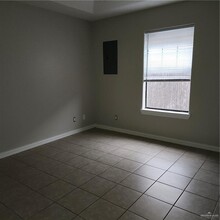 1501 W Carmen Ave in Edinburg, TX - Foto de edificio - Building Photo