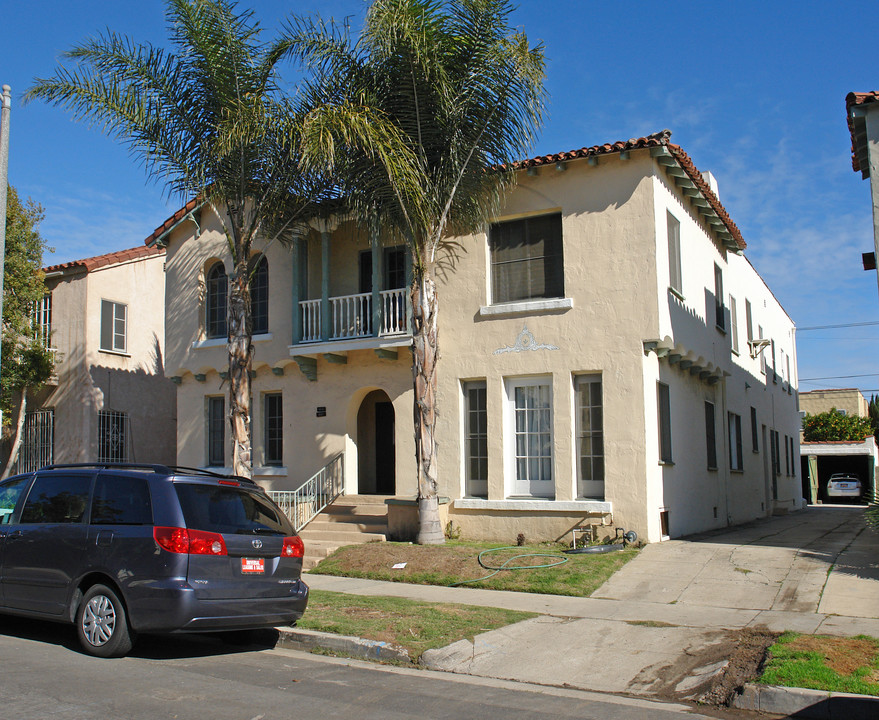 336 N Genesee Ave in Los Angeles, CA - Building Photo