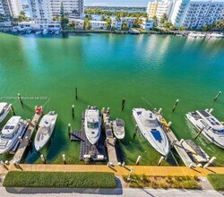 7930 East Dr in North Bay Village, FL - Building Photo - Building Photo