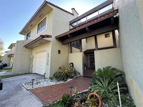 9735 Costa Del Sol Blvd in Doral, FL - Building Photo - Building Photo
