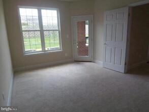 7065 Heritage Hunt Dr in Gainesville, VA - Building Photo - Building Photo