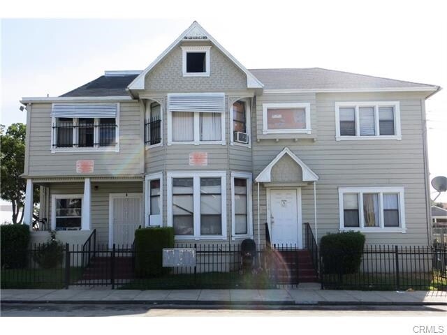 394 N Mountain View Ave in Pomona, CA - Foto de edificio
