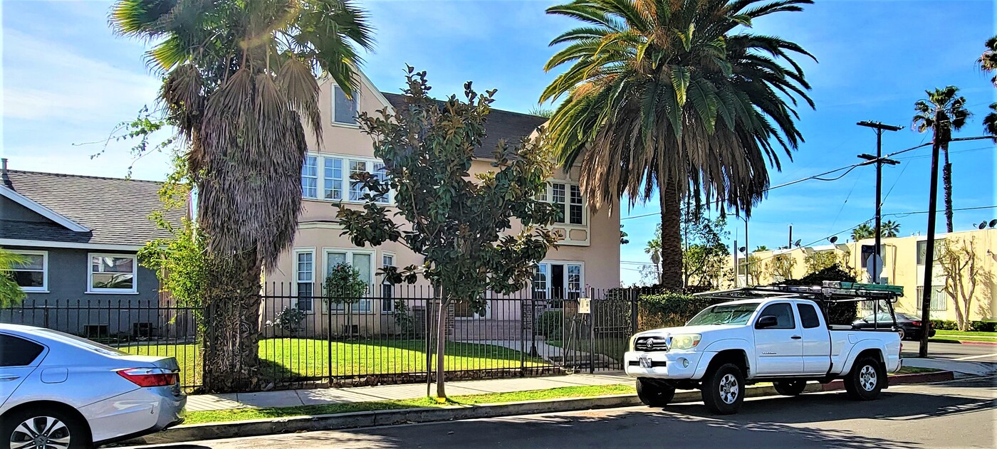 2314 W 21st St in Los Angeles, CA - Building Photo