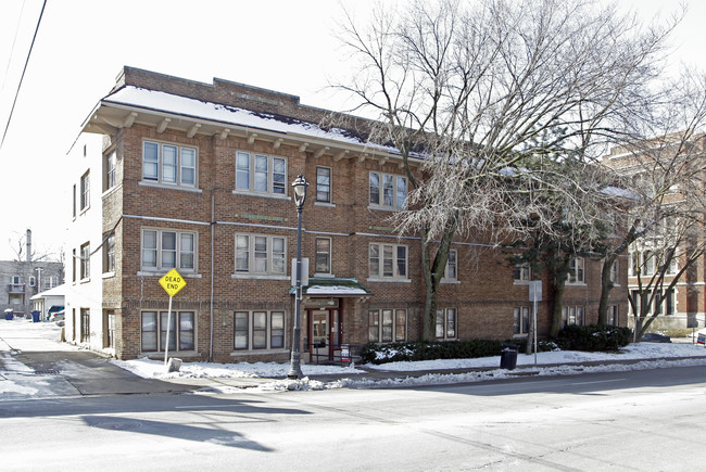 2856-2862 N Bartlett Ave in Milwaukee, WI - Foto de edificio - Building Photo